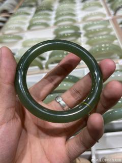 十六【和田玉】湖水绿手镯