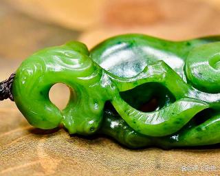 冷门的绿色和田玉!碧玉籽料巧雕"玉如意"!